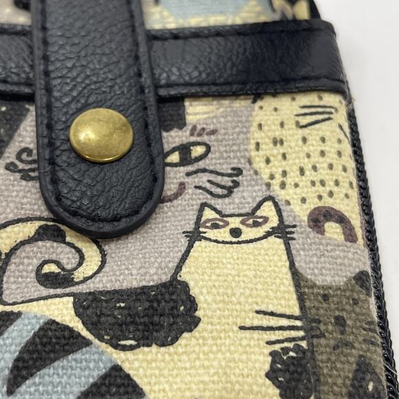 Unionbay Zip Around Bifold Wallet Cat Design w/ Wrist Strap - Picture 8 of 12